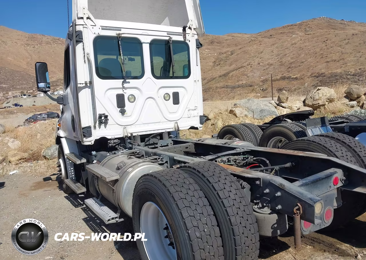 2012 Freightliner Cascadia 113 VIN:1FUBGADV6CLBJ3191 - 3