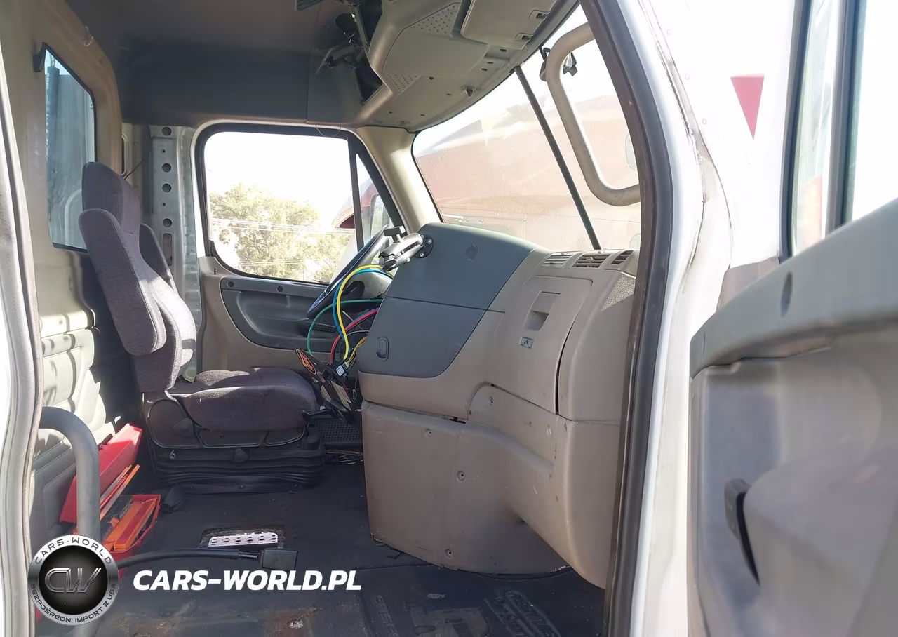 2012 Freightliner Cascadia 113 VIN:1FUBGADV6CLBJ3191 - 5