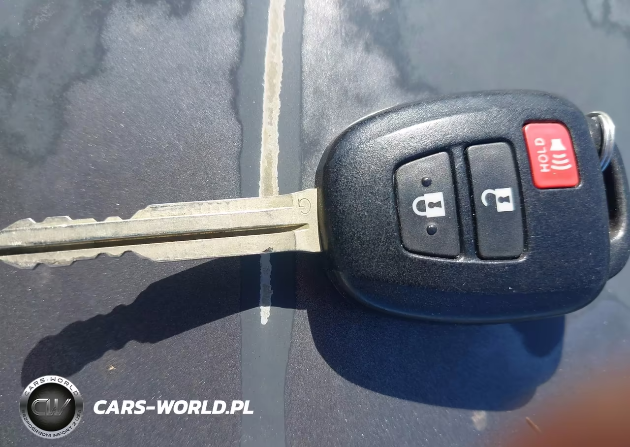 2012 Toyota Prius C Two VIN:JTDKDTB33C1516924 - 11