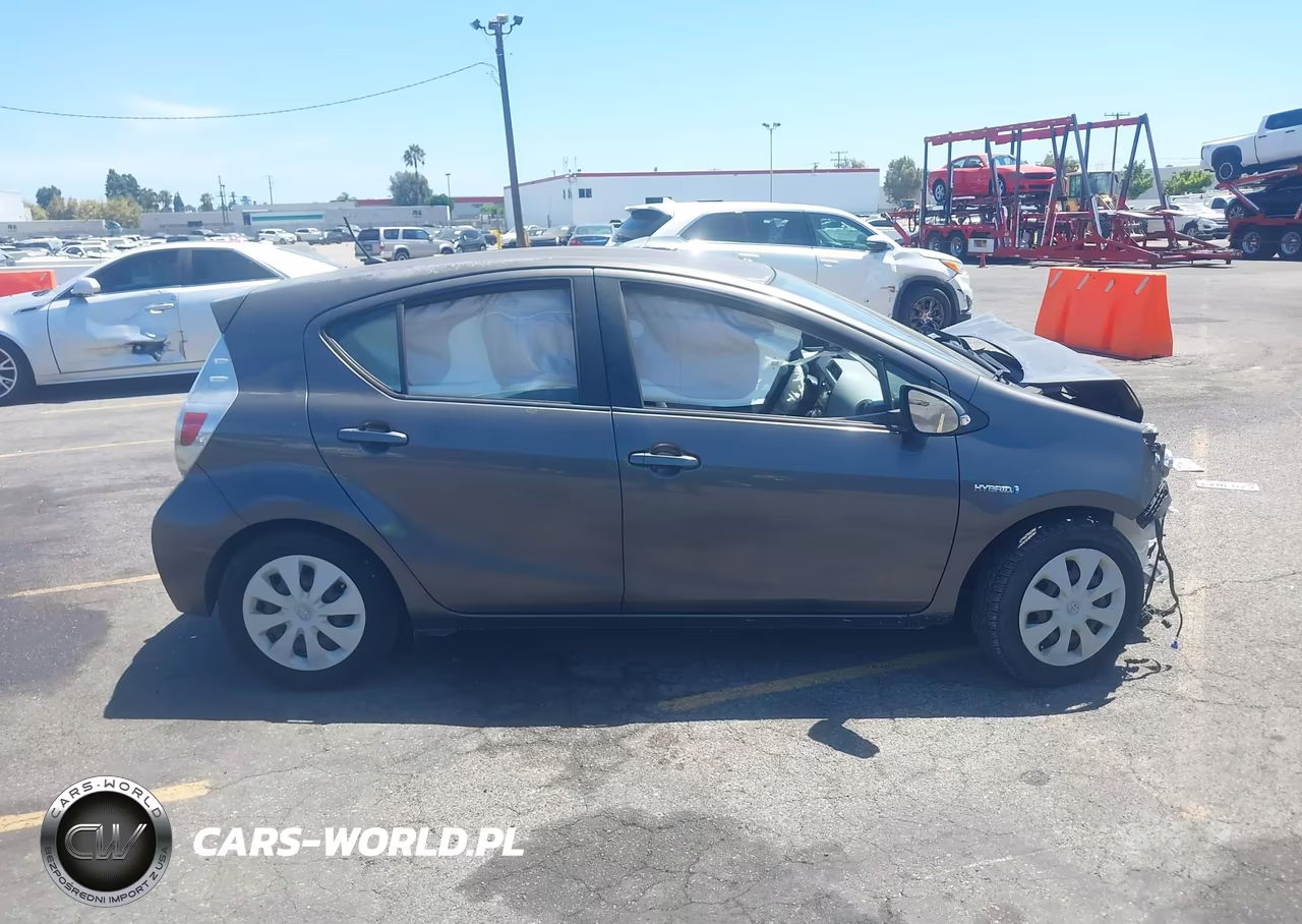 2012 Toyota Prius C Two VIN:JTDKDTB33C1516924 - 13