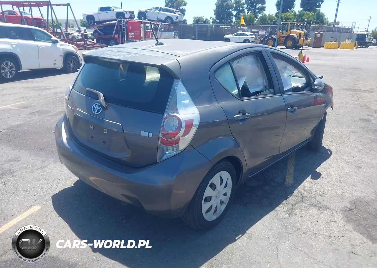 2012 Toyota Prius C Two VIN:JTDKDTB33C1516924 - 4
