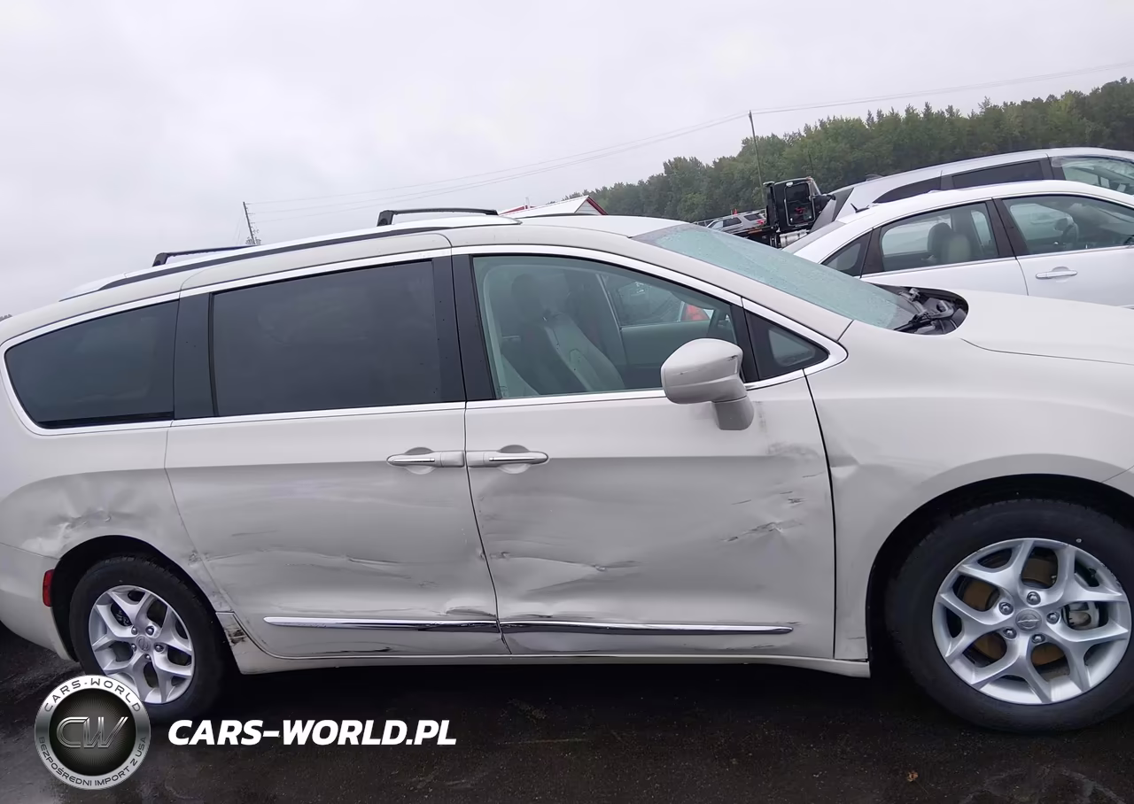 2017 Chrysler Pacifica Touring-L Plus VIN:2C4RC1EG8HR635530 - 13