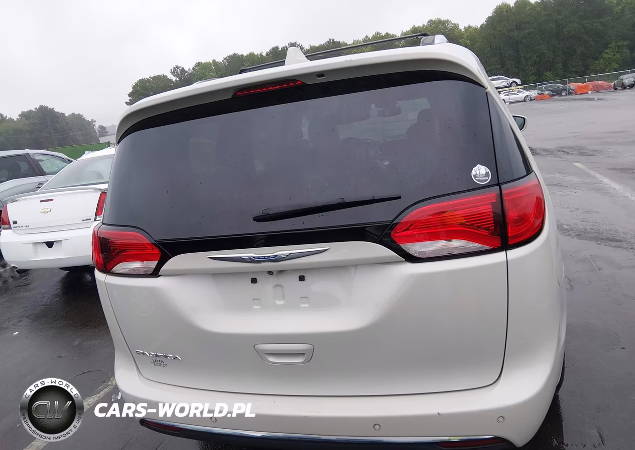 2017 Chrysler Pacifica Touring-L Plus VIN:2C4RC1EG8HR635530 - 16