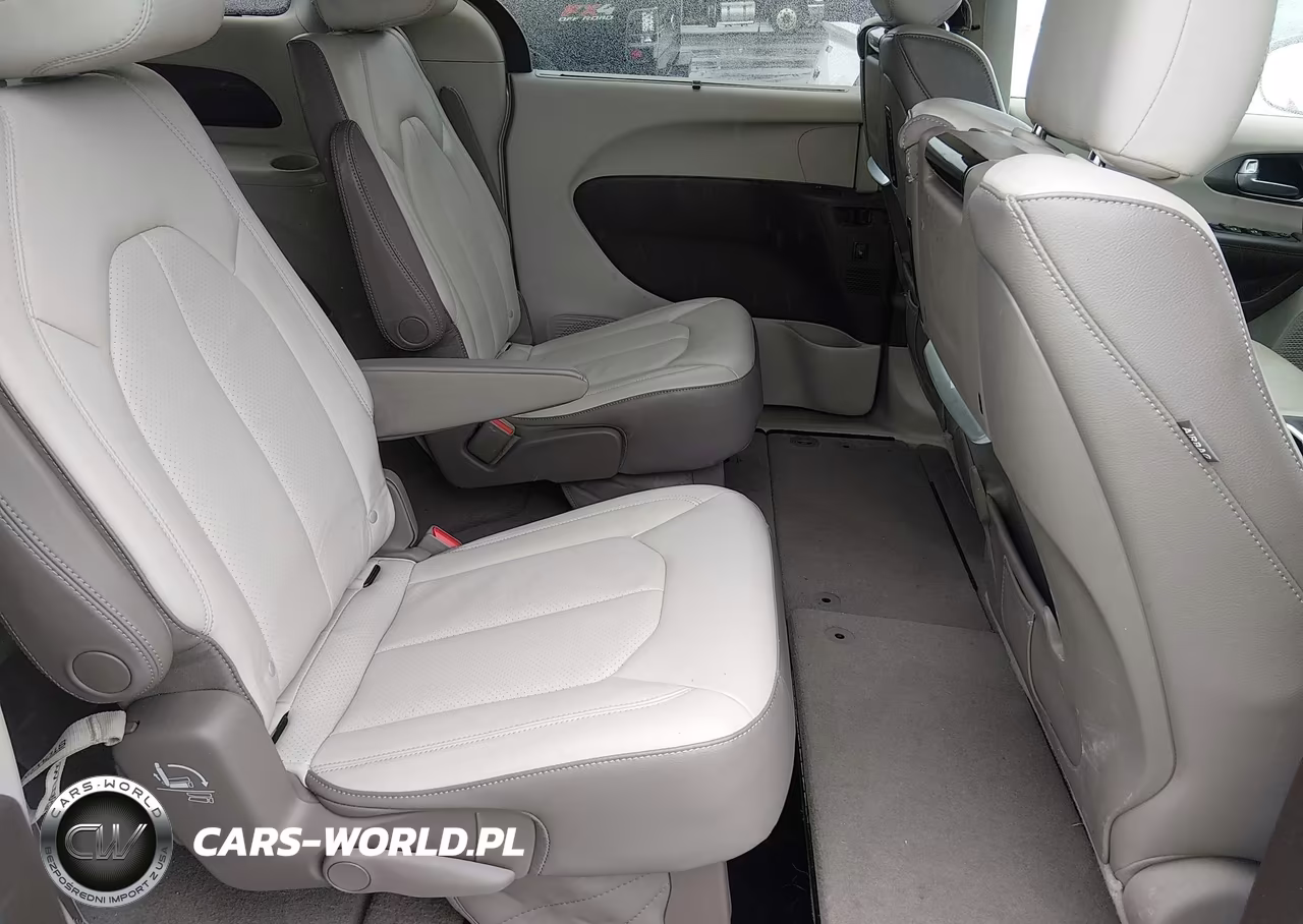 2017 Chrysler Pacifica Touring-L Plus VIN:2C4RC1EG8HR635530 - 8
