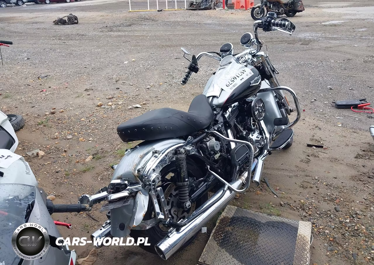 2015 Harley-Davidson Flhr Road King VIN:1HD1FBM17FB702040 - 4