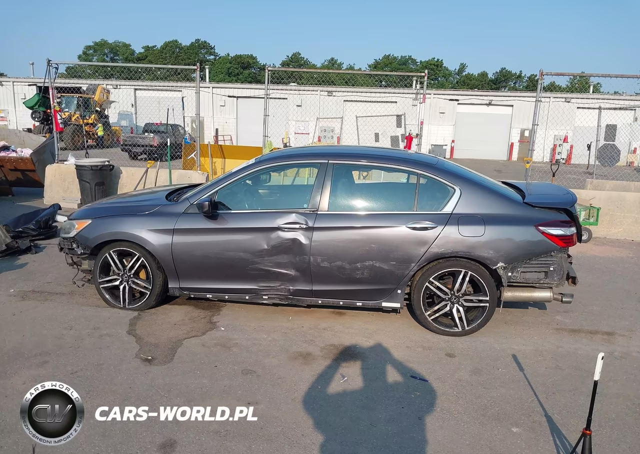 2017 Honda Accord Sport VIN:1HGCR2F56HA163633 - 15