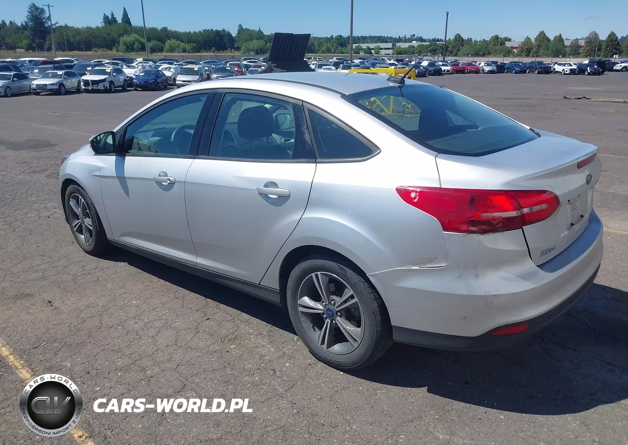 2016 Ford Focus Se VIN:1FADP3FE8GL363307 - 3