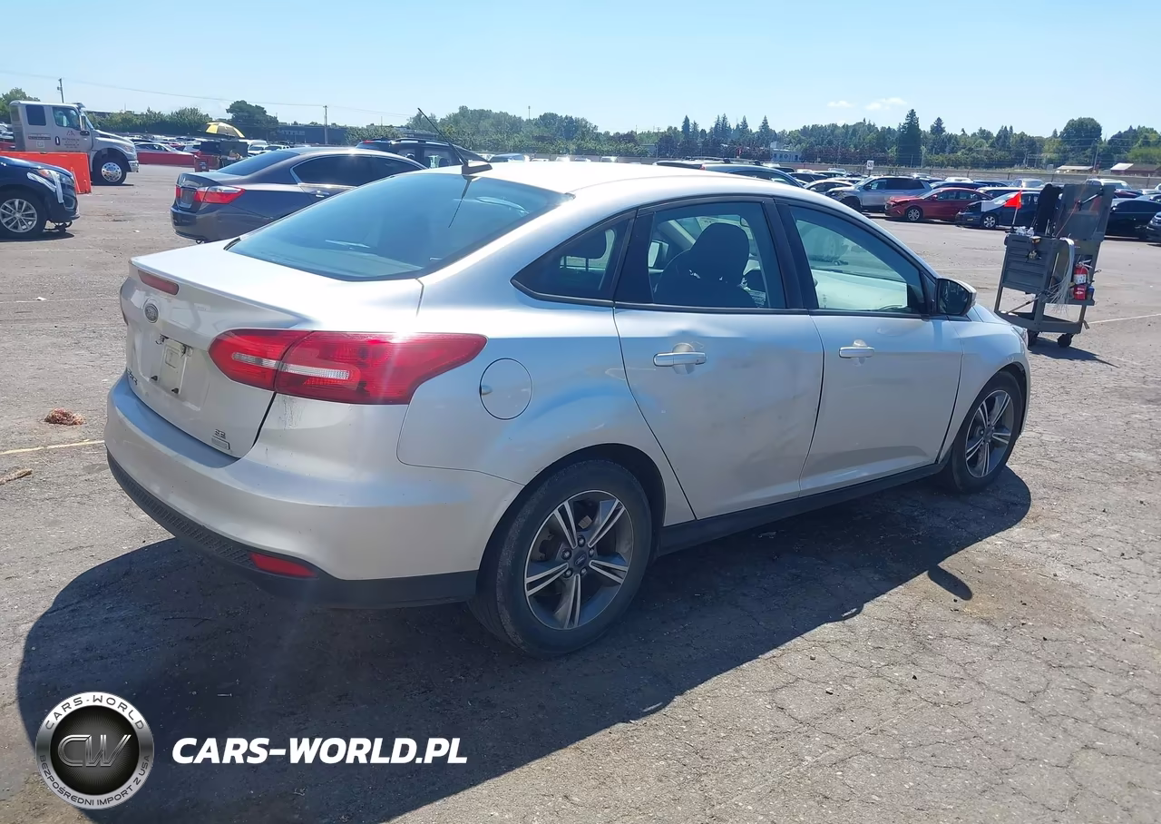 2016 Ford Focus Se VIN:1FADP3FE8GL363307 - 4