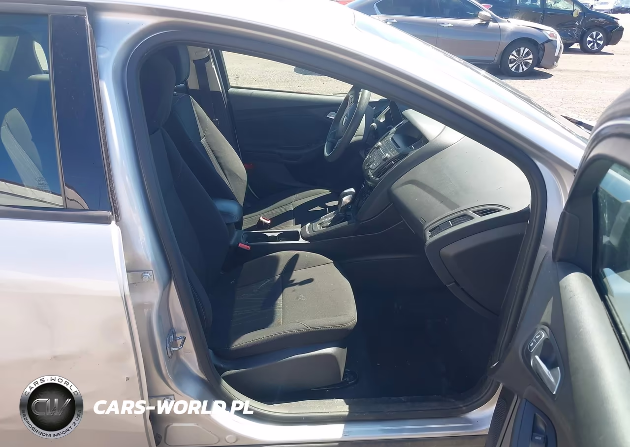 2016 Ford Focus Se VIN:1FADP3FE8GL363307 - 5
