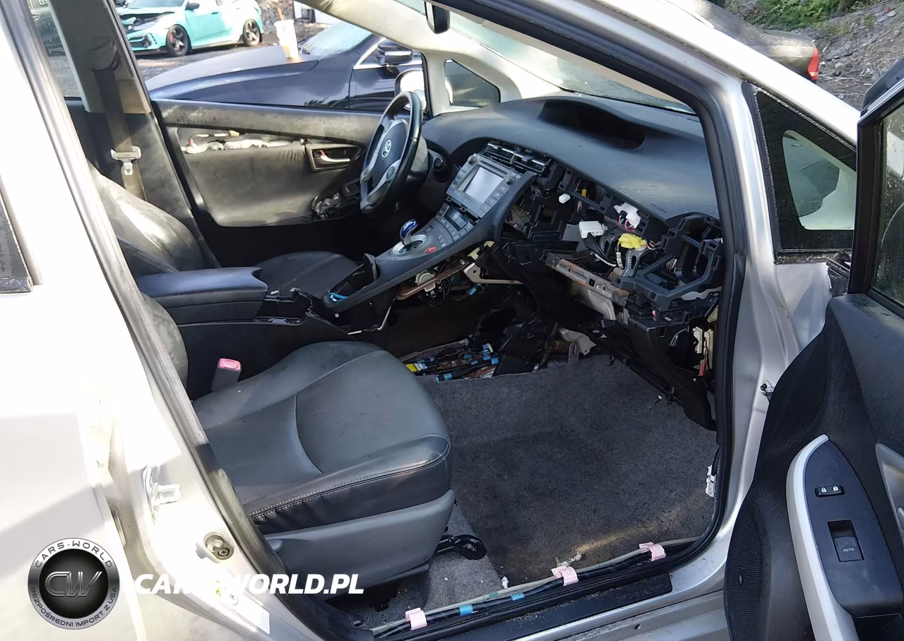 2013 Toyota Prius Four VIN:JTDKN3DU4D0345773 - 5