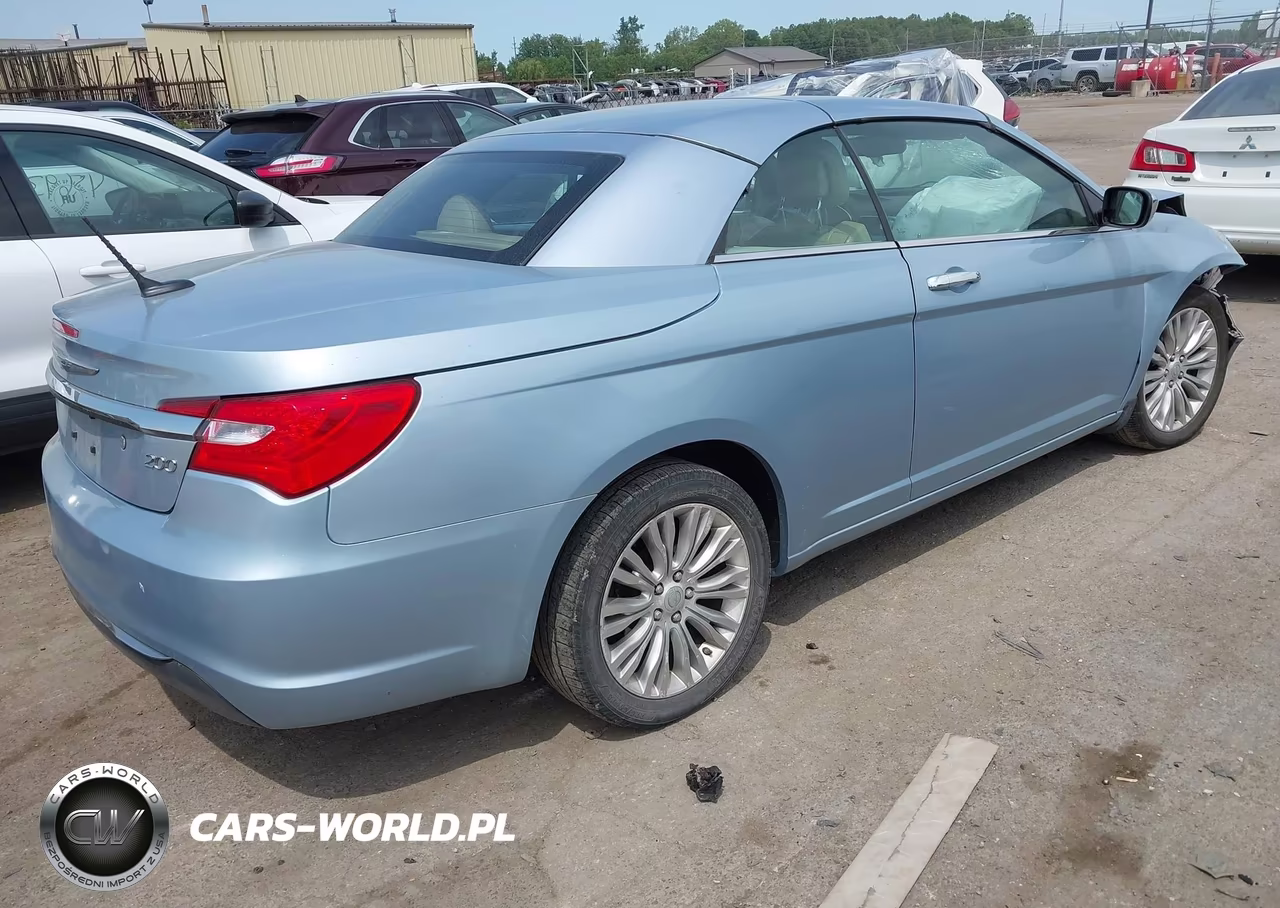 2013 Chrysler 200 Limited VIN:1C3BCBFGXDN755556 - 4