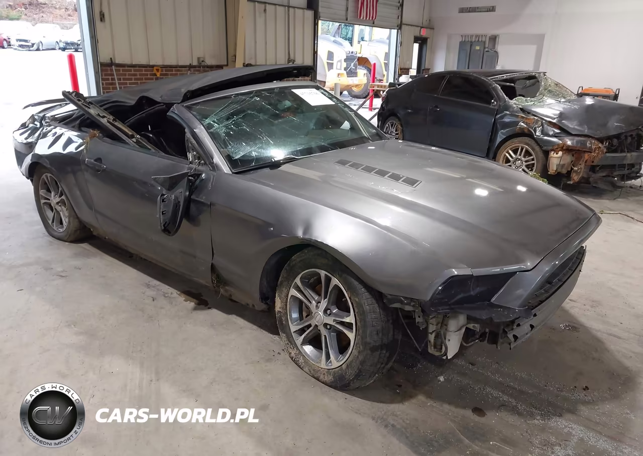 2013 Ford Mustang V6 Premium VIN:1ZVBP8EM6D5265011 - 1