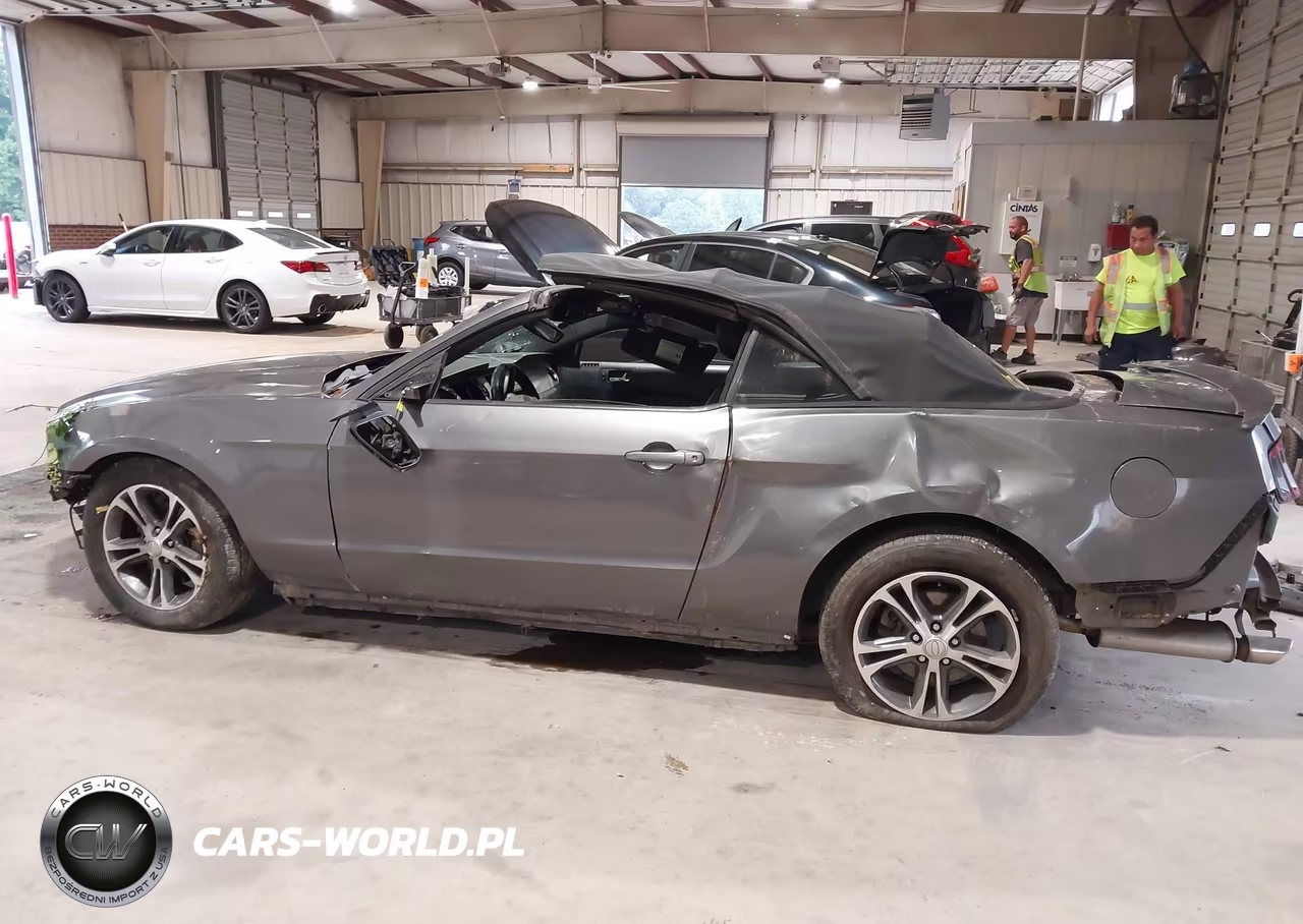 2013 Ford Mustang V6 Premium VIN:1ZVBP8EM6D5265011 - 14