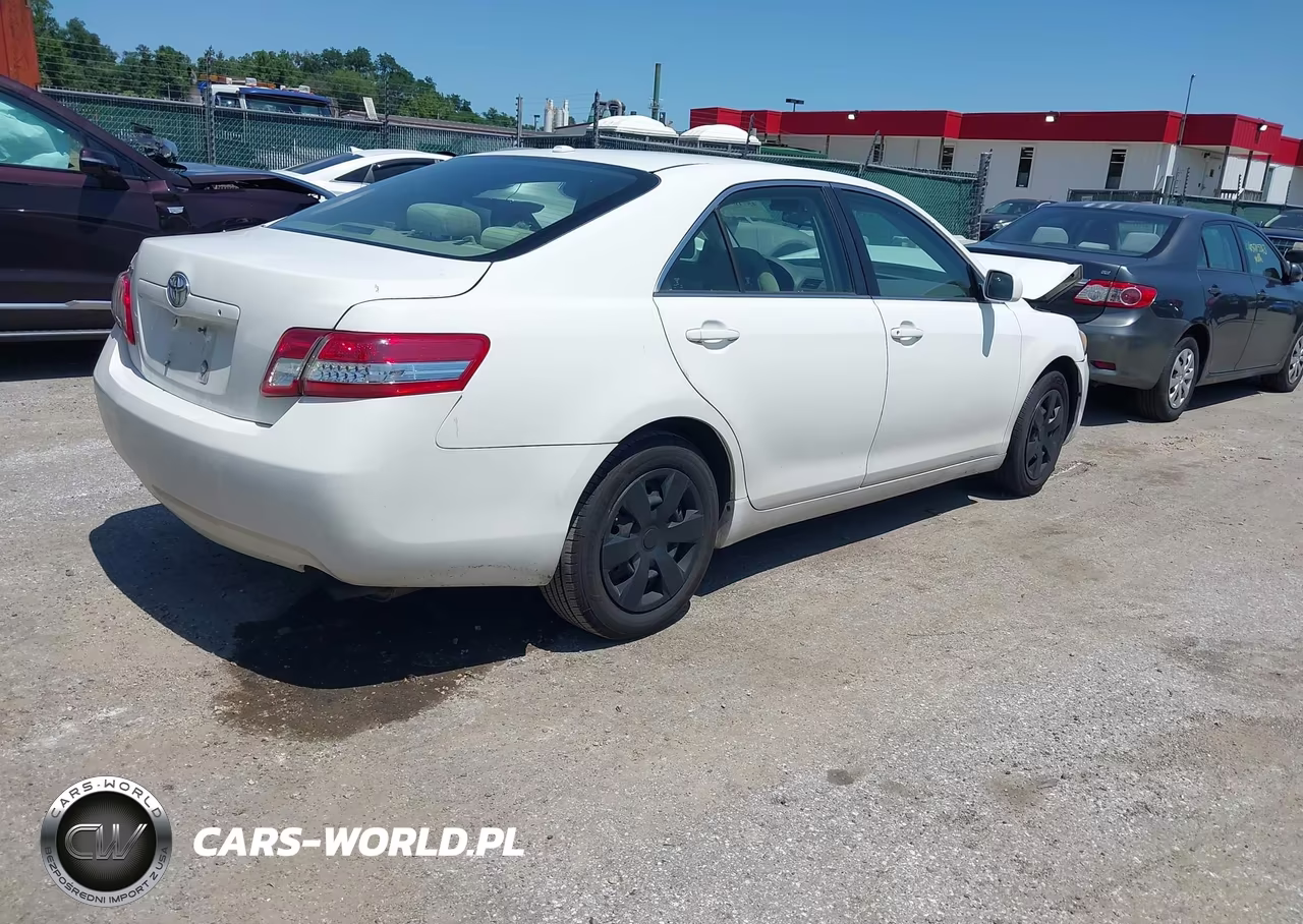 2011 Toyota Camry VIN:4T1BF3EK8BU751647 - 4