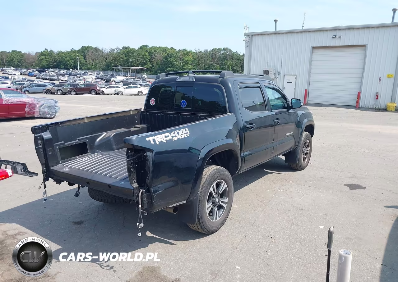 2018 Toyota Tacoma Trd Sport VIN:3TMCZ5AN7JM172793 - 4