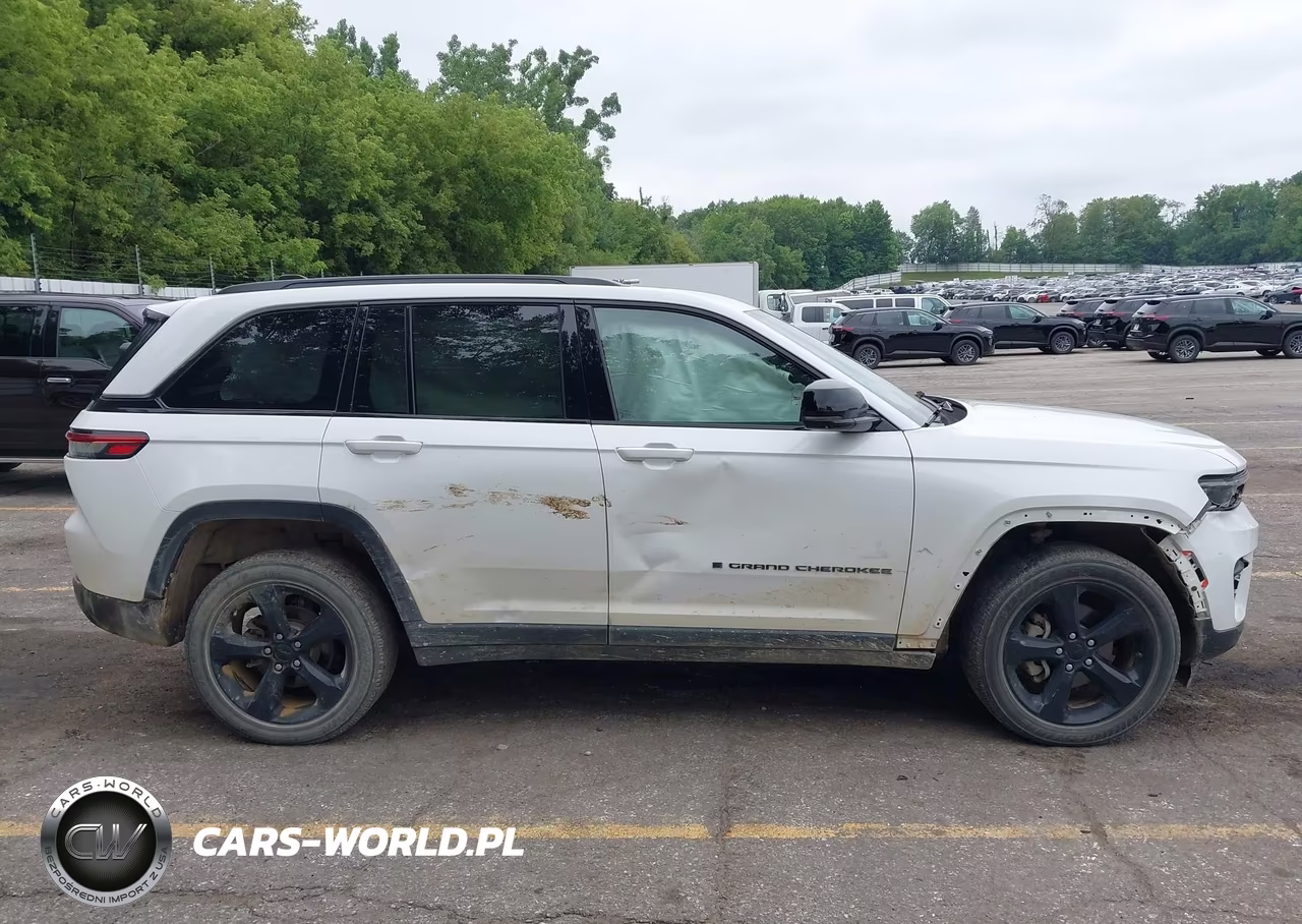 2023 Jeep Grand Cherokee Altitude 4X4 VIN:1C4RJHAG1PC505343 - 13