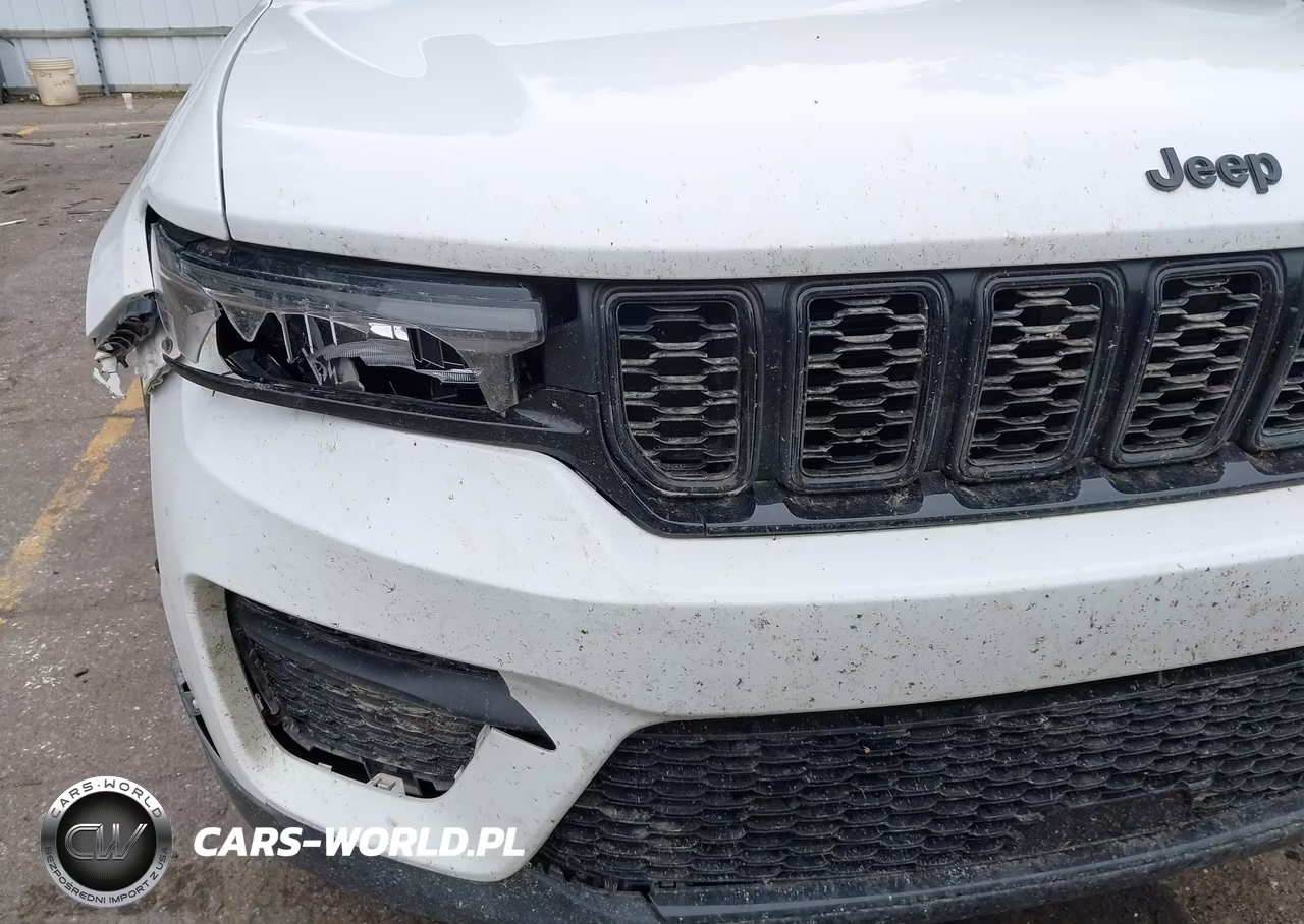 2023 Jeep Grand Cherokee Altitude 4X4 VIN:1C4RJHAG1PC505343 - 6