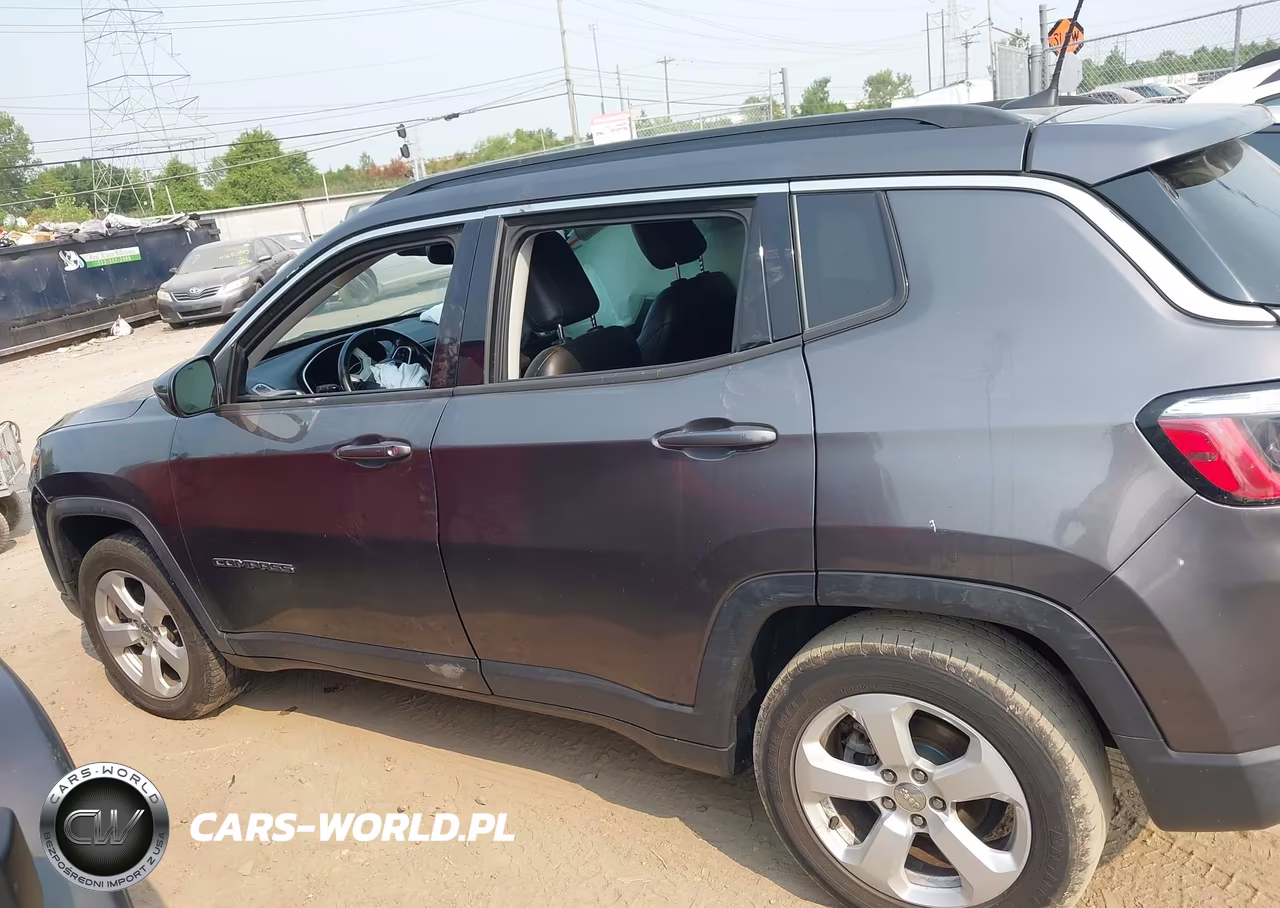 2018 Jeep Compass Latitude 4X4 VIN:3C4NJDBB4JT255926 - 14