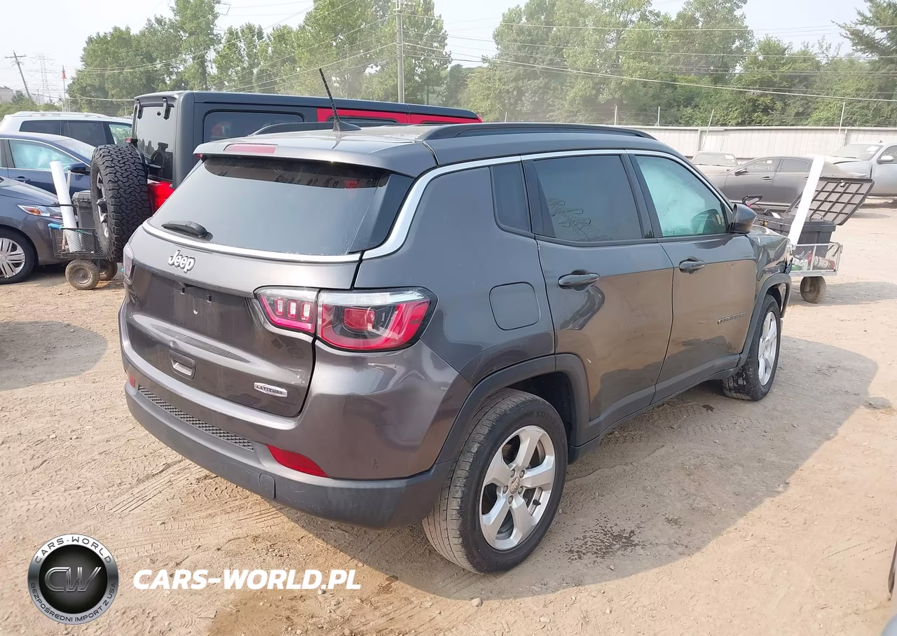 2018 Jeep Compass Latitude 4X4 VIN:3C4NJDBB4JT255926 - 4