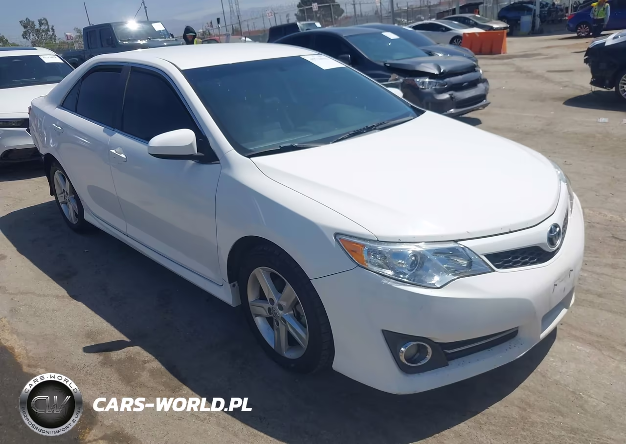 2013 Toyota Camry Se – zdjęcie 1 z 17
