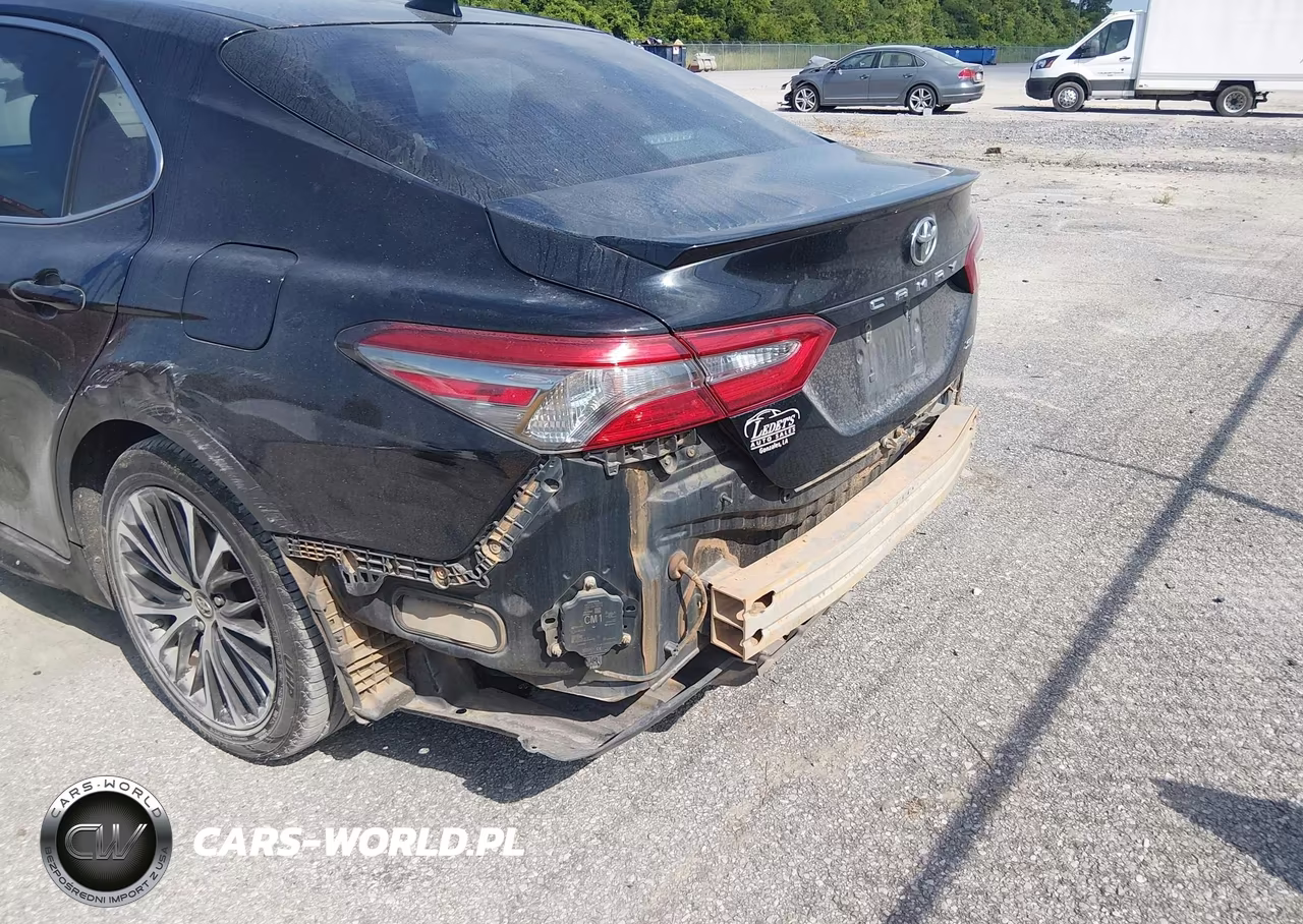 2018 Toyota Camry Se VIN:4T1B11HK9JU633667 - 18