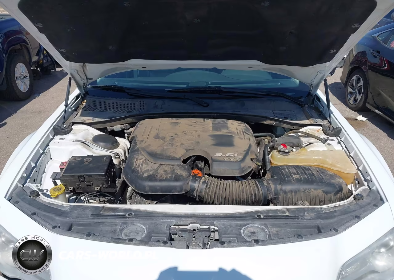 2016 Chrysler 300C VIN:2C3CCAEG5GH268729 - 10