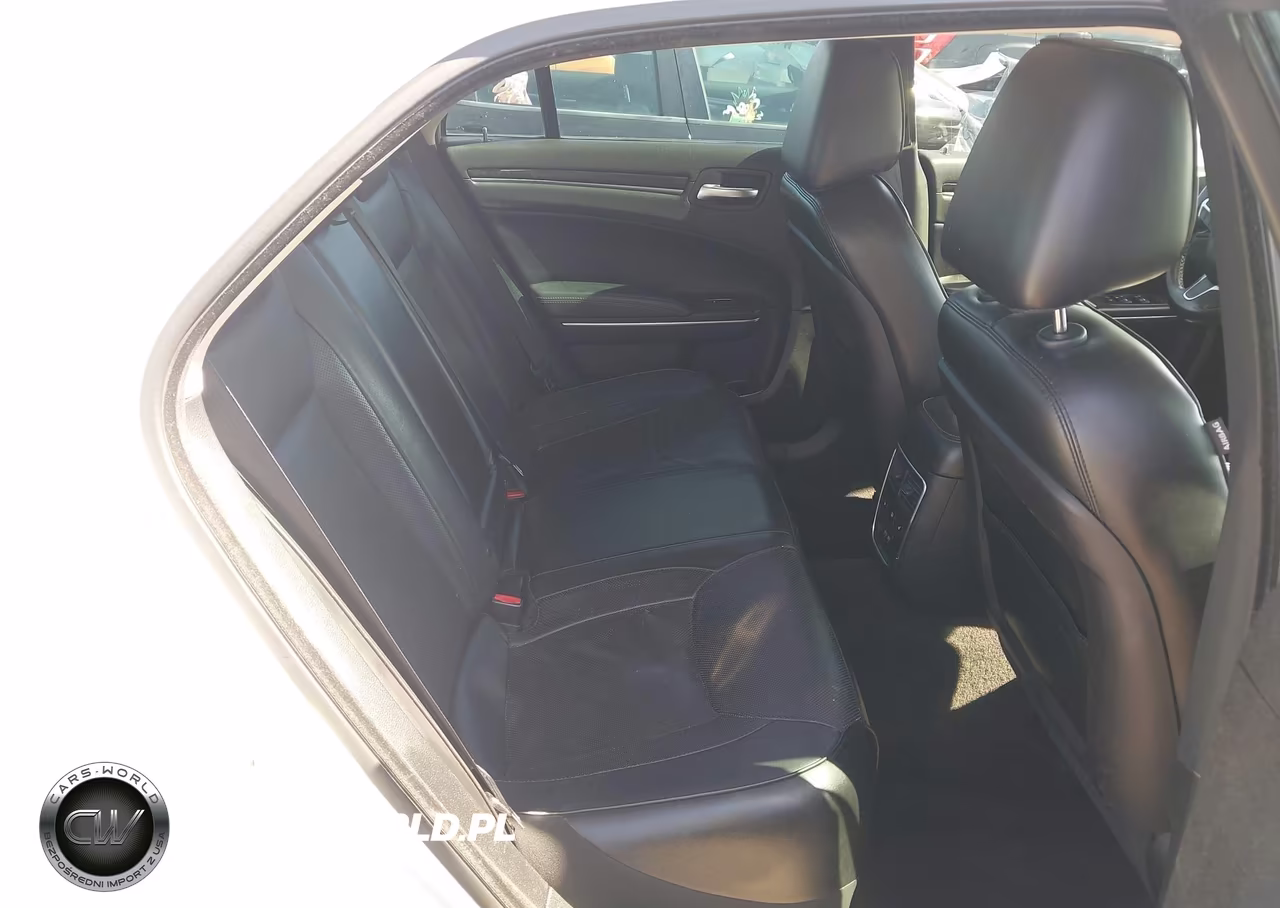 2016 Chrysler 300C VIN:2C3CCAEG5GH268729 - 8