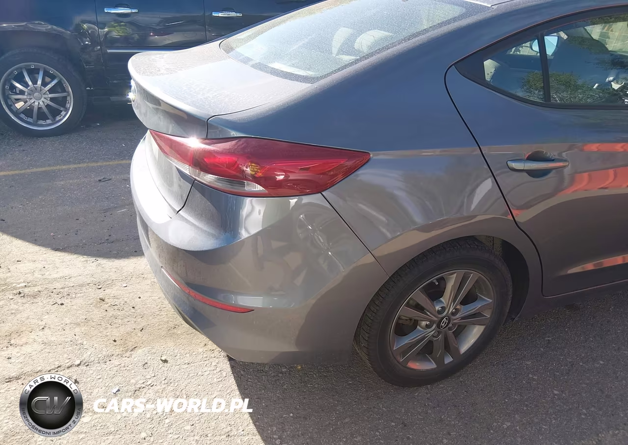 2018 Hyundai Elantra Value Edition VIN:5NPD84LF0JH399546 - 4