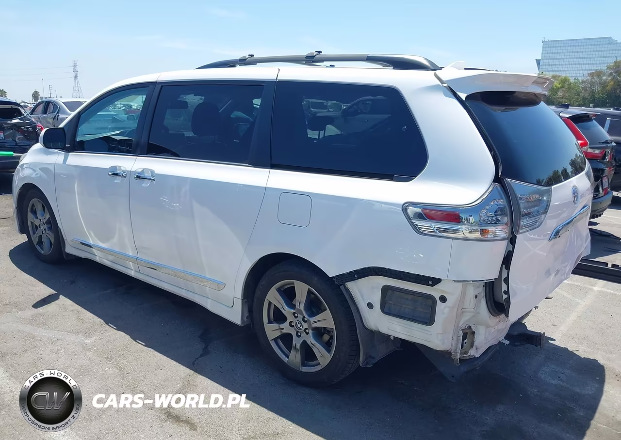 2018 Toyota Sienna Se 8 Passenger VIN:5TDXZ3DC6JS958262 - 3