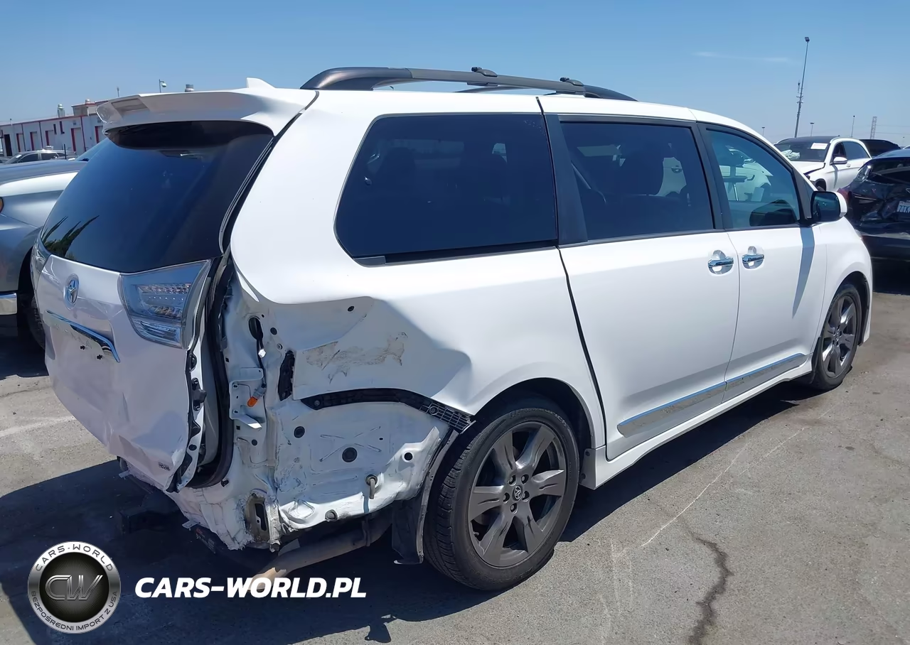 2018 Toyota Sienna Se 8 Passenger VIN:5TDXZ3DC6JS958262 - 4