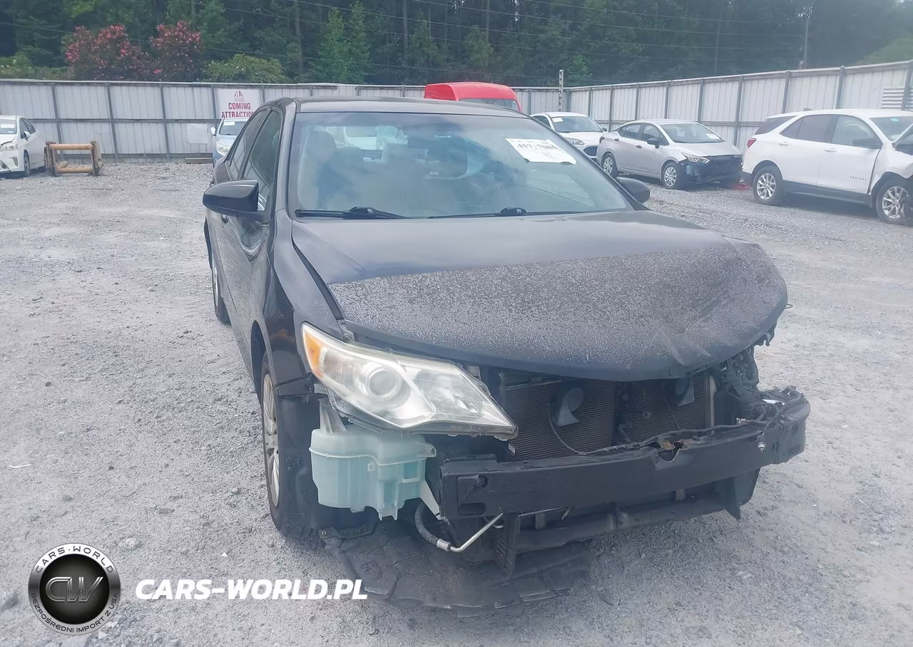 2014 Toyota Camry Le – zdjęcie 1 z 16