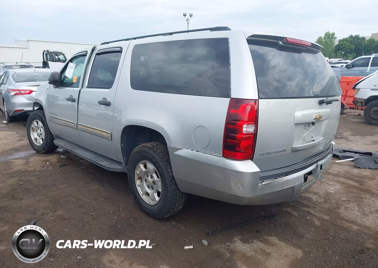 2010 Chevrolet Suburban 1500 Ls VIN:1GNUKHE30AR254454 - 3