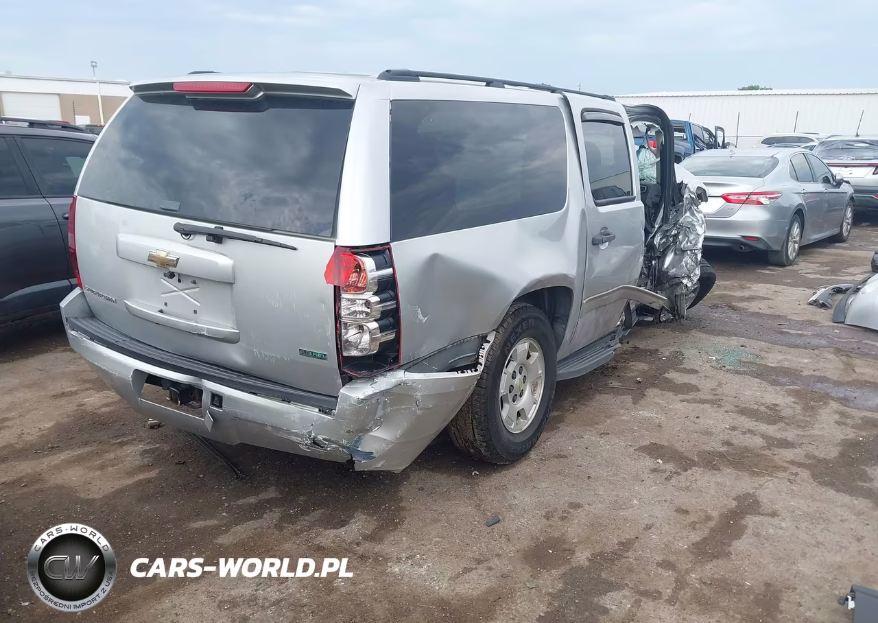 2010 Chevrolet Suburban 1500 Ls VIN:1GNUKHE30AR254454 - 4