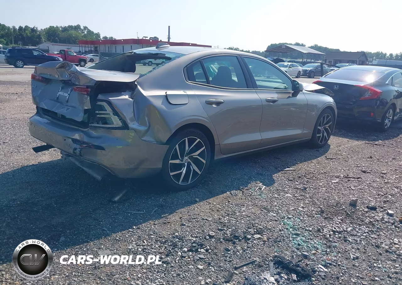 2019 Volvo S60 T6 Momentum VIN:7JRA22TKXKG014443 - 4