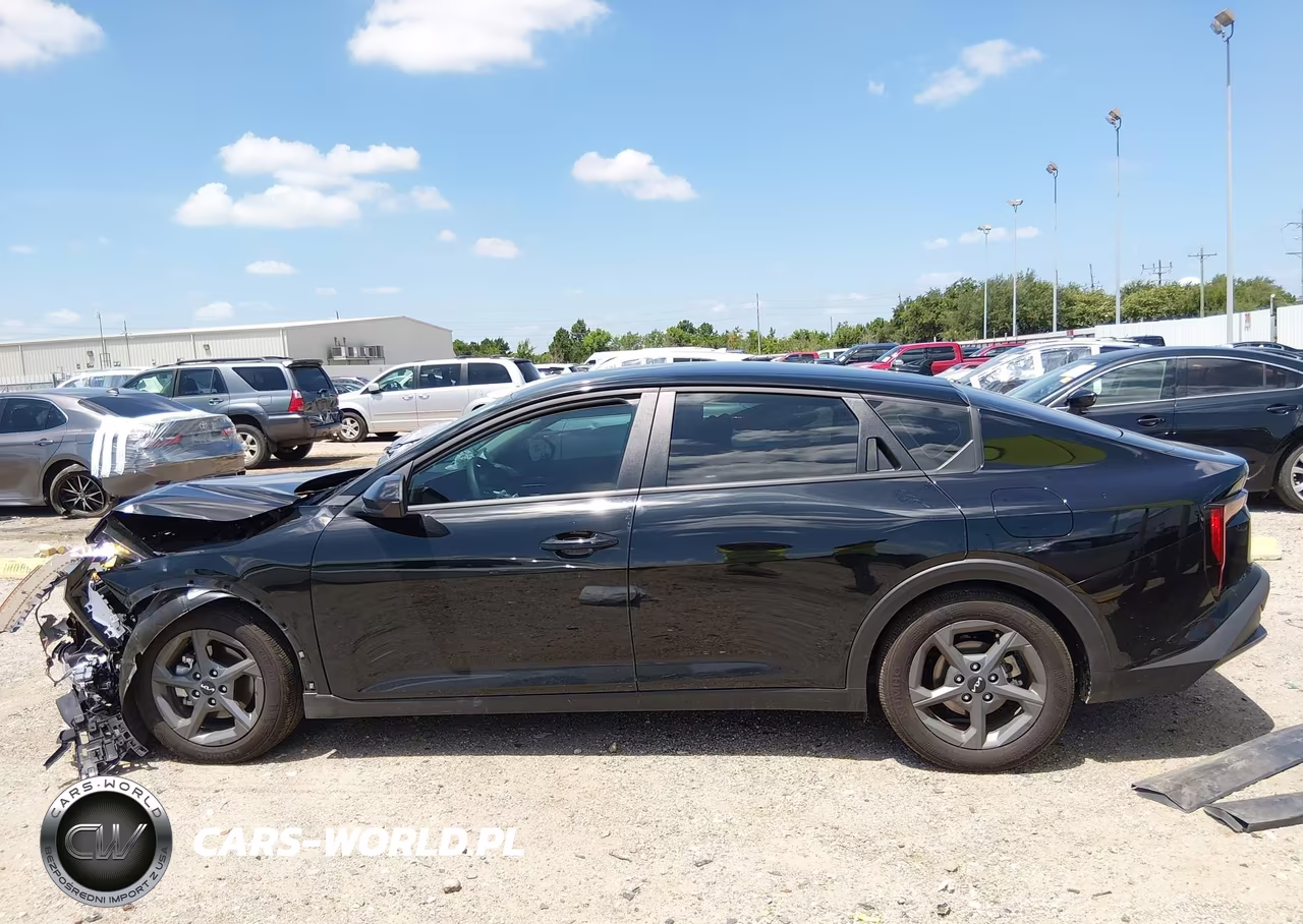 2025 Kia K4 Lxs VIN:3KPFT4DE9SE232055 - 14
