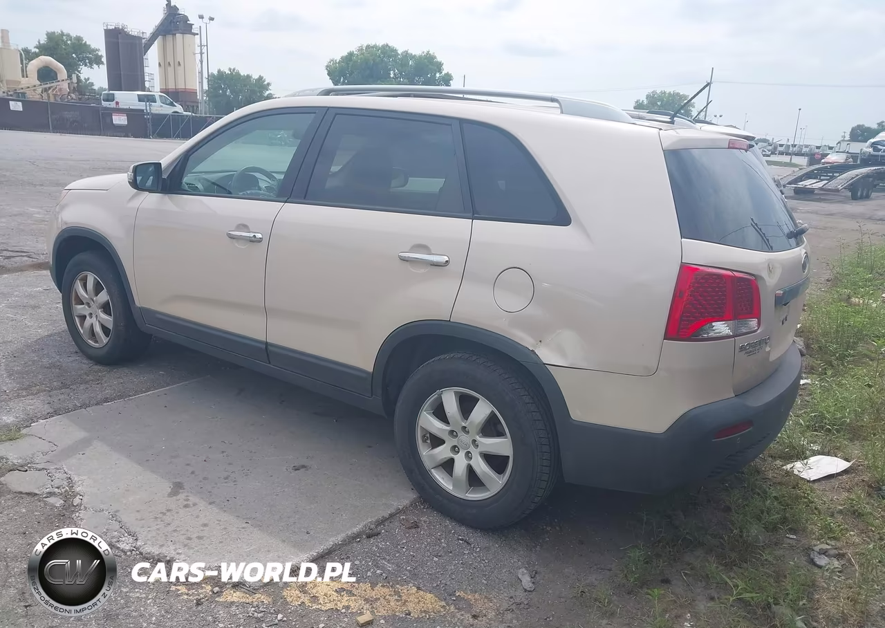 2011 Kia Sorento Lx VIN:5XYKT3A10BG103831 - 3