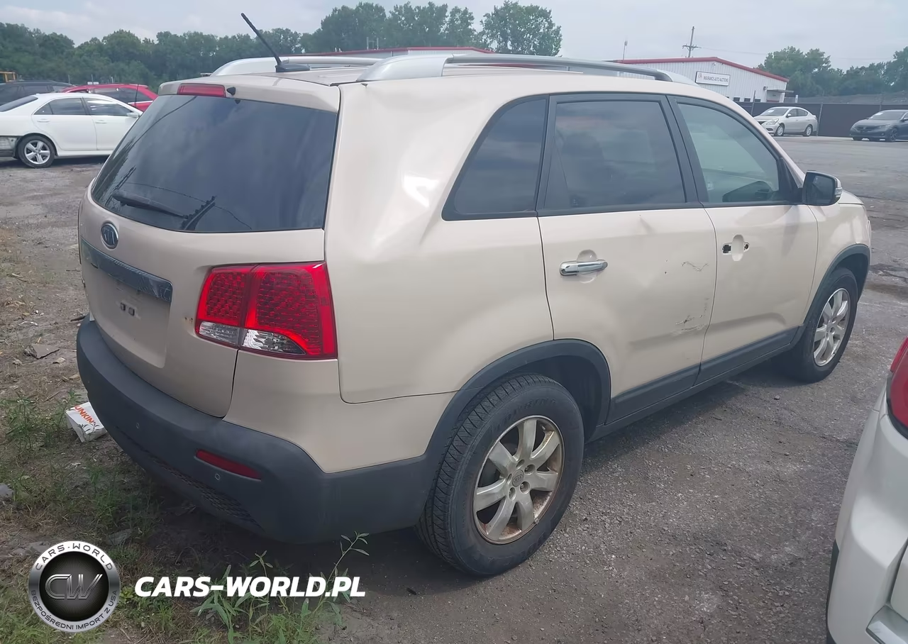 2011 Kia Sorento Lx VIN:5XYKT3A10BG103831 - 4