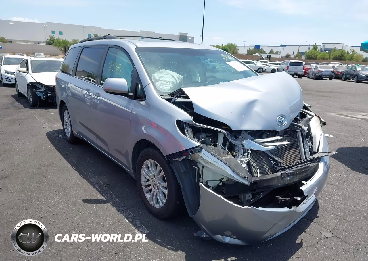 2013 Toyota Sienna Xle V6 8 Passenger