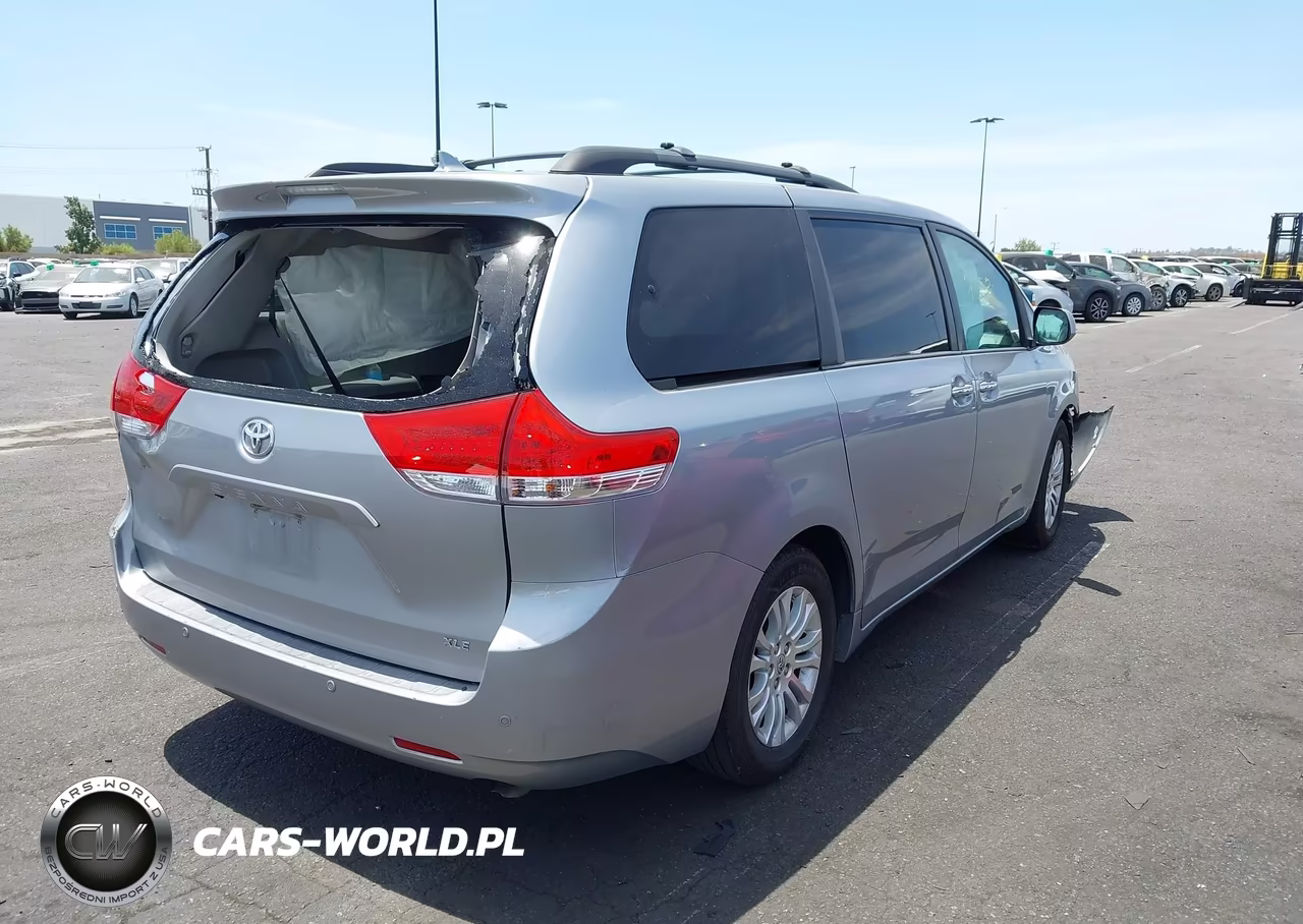 2013 Toyota Sienna Xle V6 8 Passenger VIN:5TDYK3DC3DS367013 - 4