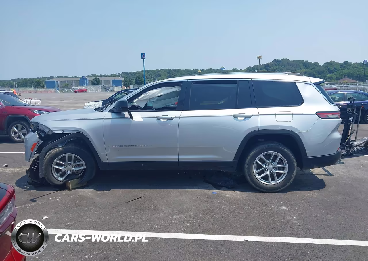 2021 Jeep Grand Cherokee L Laredo 4X4 VIN:1C4RJKAG9M8179870 - 14
