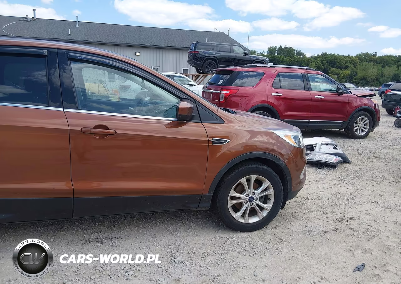 2017 Ford Escape Se VIN:1FMCU0GD9HUB06425 - 6