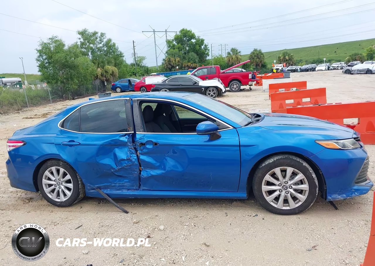2019 Toyota Camry Le VIN:4T1B11HK4KU175716 - 13