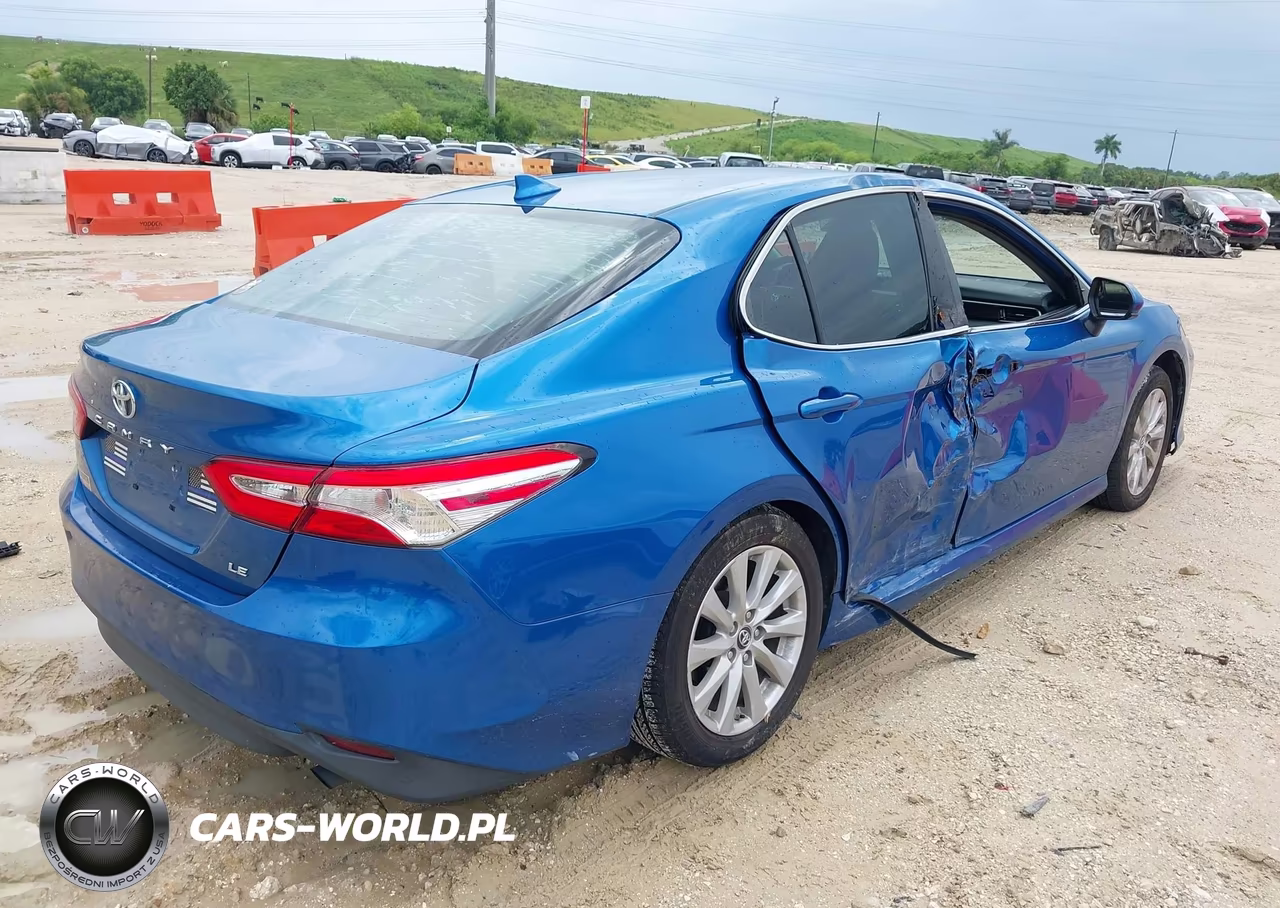 2019 Toyota Camry Le VIN:4T1B11HK4KU175716 - 4