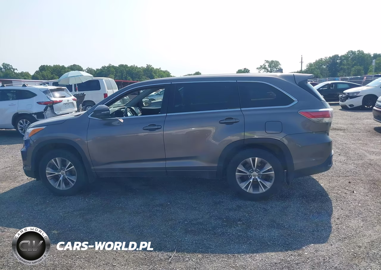 2015 Toyota Highlander Le Plus V6 VIN:5TDBKRFH5FS084276 - 14