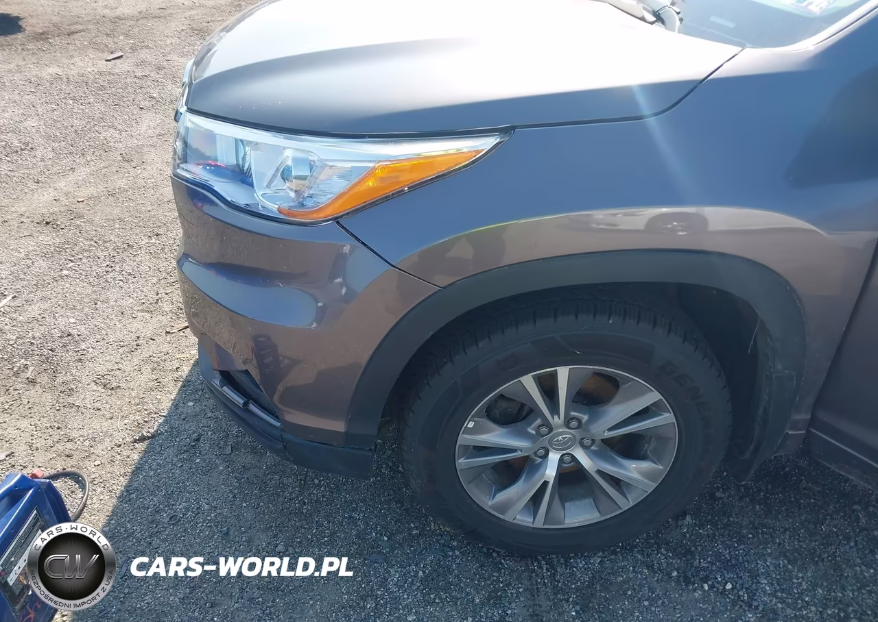 2015 Toyota Highlander Le Plus V6 VIN:5TDBKRFH5FS084276 - 6
