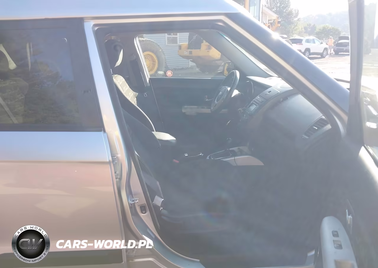 2012 Kia Soul + VIN:KNDJT2A64C7379882 - 5