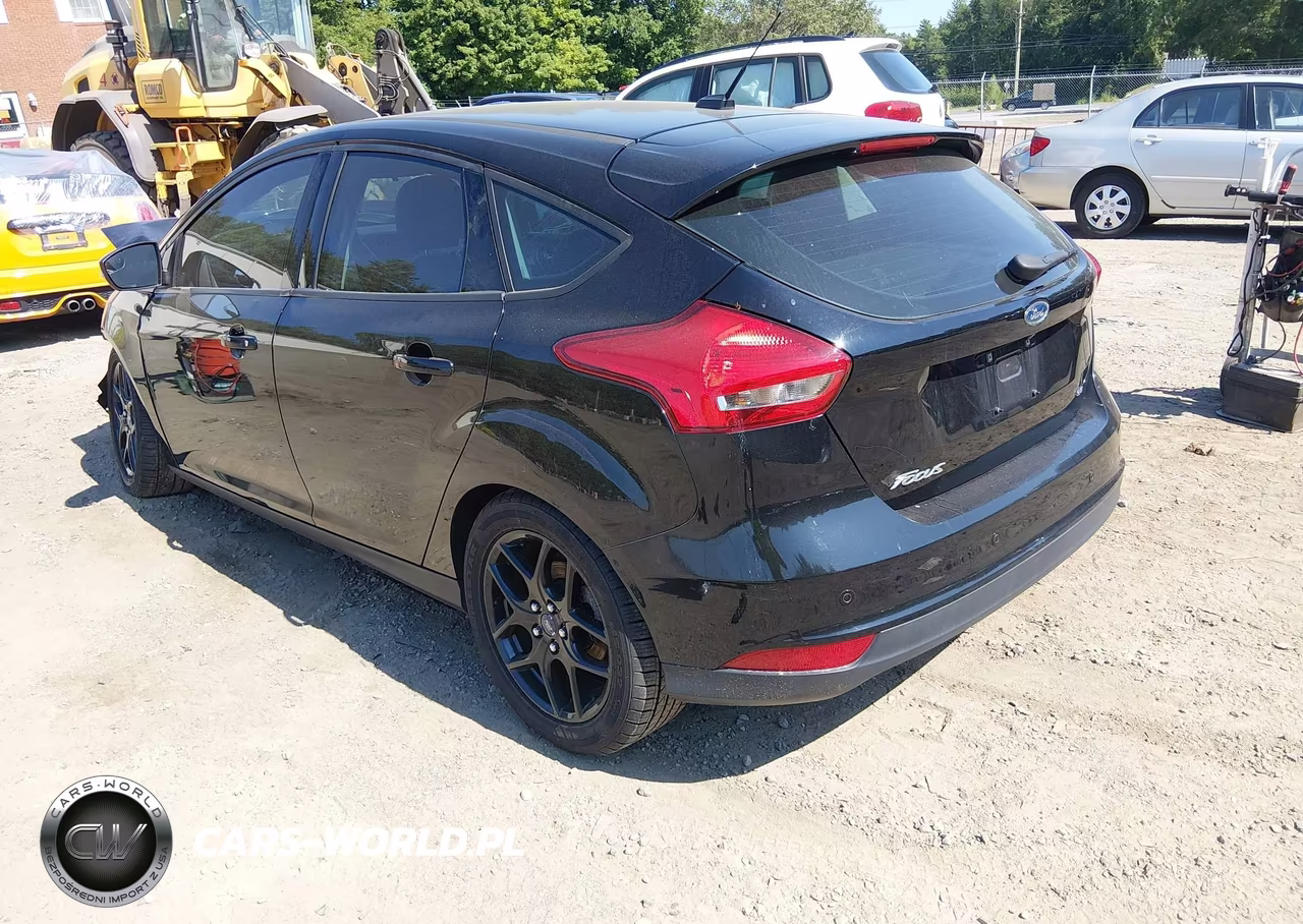 2016 Ford Focus Se VIN:1FADP3K2XGL223786 - 3