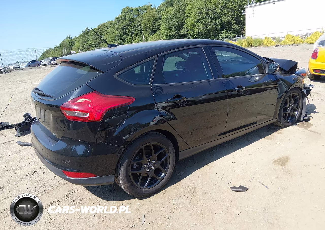 2016 Ford Focus Se VIN:1FADP3K2XGL223786 - 4