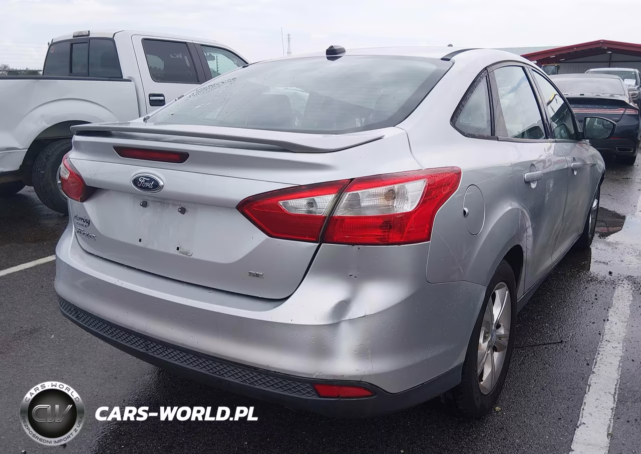 2012 Ford Focus Se VIN:1FAHP3F27CL204957 - 4