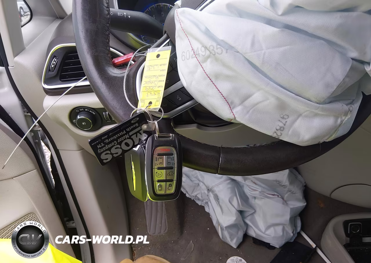 2019 Chrysler Pacifica Touring L Plus VIN:2C4RC1EG1KR714822 - 11